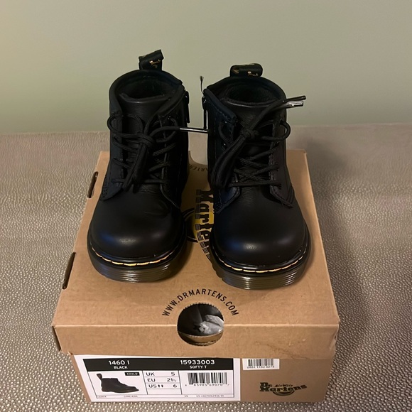 Infant Black Dr. Martens Softy T Boots - Picture 1 of 4